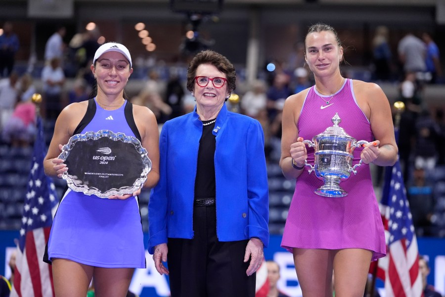 Billie Jean King poses with Jessica Pegula, left, of the United States, and Aryna Sabalenka, of Belarus, following the women's singles final of the U.S. Open tennis championships, Saturday, Sept. 7, 2024, in New York. Sabalenka won the match (AP Photo/Frank Franklin II)