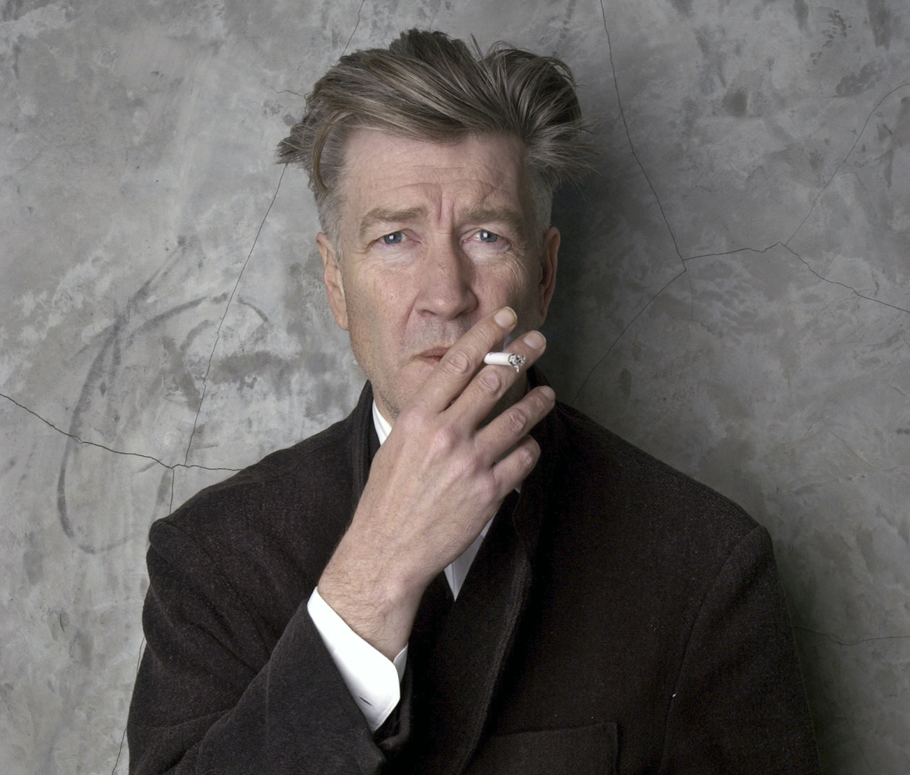 FILE - Filmmaker David Lynch poses at his Los Angeles home March 14, 2002. (AP Photo/Chris Weeks, File)