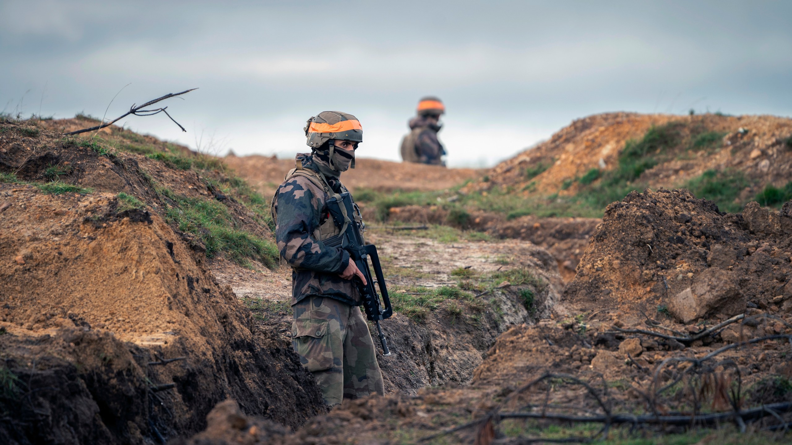 FILE - Ukrainian infantrymen train with French soldiers to learn combat skills, in France, on Nov. 7, 2023. (AP Photo/Laurent Cipriani, File)