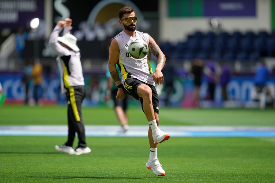 India's Virat Kohli trains ahead of the ICC Champions Trophy final cricket match between India and New Zealand at Dubai International Cricket Stadium in Dubai, United Arab Emirates, Sunday, March 9, 2025. (AP Photo/Altaf Qadri)